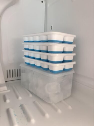 DOQAUS Ice Cube Tray with Lid and Bin - 4 Pack Silicone Ice Cube Trays for Freezer, Stackable Ice Bucket Kits with Storage Container & Scoop for Kitchen, RV, Cocktail, Coffee photo review