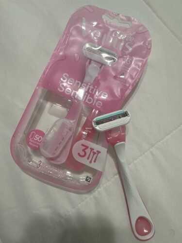 Gillette Venus Sensitive Women's Disposable Razors - Single Package of 3 Razors photo review