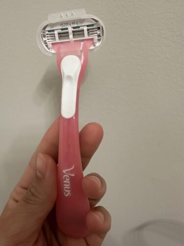 Gillette Venus Sensitive Women's Disposable Razors - Single Package of 3 Razors photo review