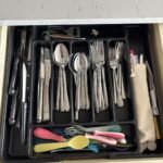Ukeetap Extra Large Expandable Silverware Organizer, BPA-Free Food Safety Cutlery Organizer, Kitchen Utensil Drawer Organizer, Adjustable Silverware Holder, Suitable for Spoons, Forks, and Knives, Black photo review