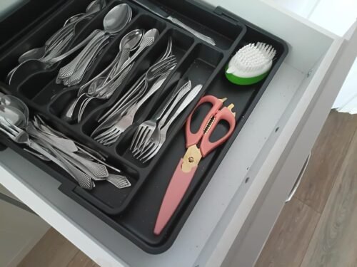 Ukeetap Extra Large Expandable Silverware Organizer, BPA-Free Food Safety Cutlery Organizer, Kitchen Utensil Drawer Organizer, Adjustable Silverware Holder, Suitable for Spoons, Forks, and Knives, Black photo review