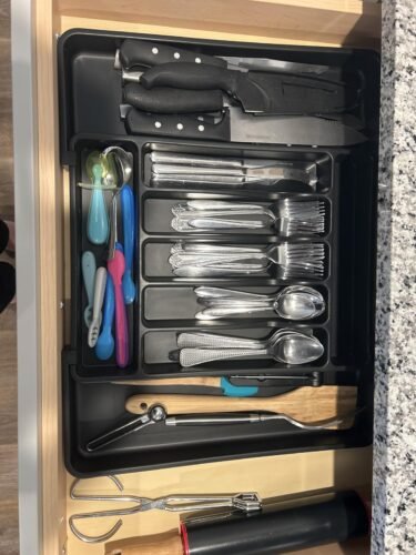 Ukeetap Extra Large Expandable Silverware Organizer, BPA-Free Food Safety Cutlery Organizer, Kitchen Utensil Drawer Organizer, Adjustable Silverware Holder, Suitable for Spoons, Forks, and Knives, Black photo review