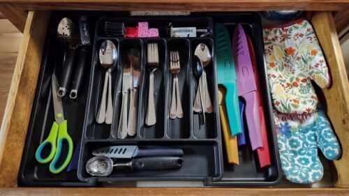 Ukeetap Extra Large Expandable Silverware Organizer, BPA-Free Food Safety Cutlery Organizer, Kitchen Utensil Drawer Organizer, Adjustable Silverware Holder, Suitable for Spoons, Forks, and Knives, Black photo review