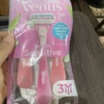 Gillette Venus Sensitive Women's Disposable Razors - Single Package of 3 Razors photo review