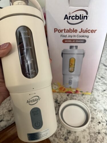 Personal Portable Blender, Detachable To-Go Cup& Carry Handle,17oz Blender Cup for Shakes and Smoothies, Rechargeable Mini Juicer for Gym, Baby Food, Auto-Shutoff, BPA Free, Green photo review