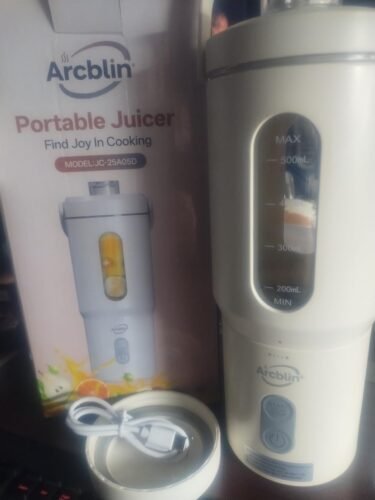 Personal Portable Blender, Detachable To-Go Cup& Carry Handle,17oz Blender Cup for Shakes and Smoothies, Rechargeable Mini Juicer for Gym, Baby Food, Auto-Shutoff, BPA Free, Green photo review