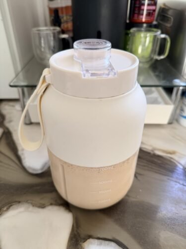 Portable blender, 700ml Mini Wireless personal cup, USB Rechargeable, Making Smoothies and Shakes, 18 Blades, Powerful Blending Effect, Compact for Kitchen, Office, Travel, Gym Use photo review